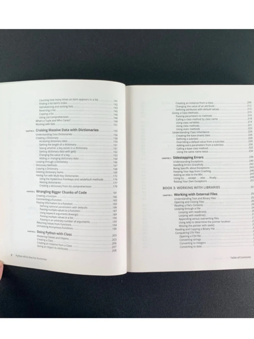 Python All-In-One for Dummies. 3rd Edition. 7 Books in One! 682 pages. 2024.